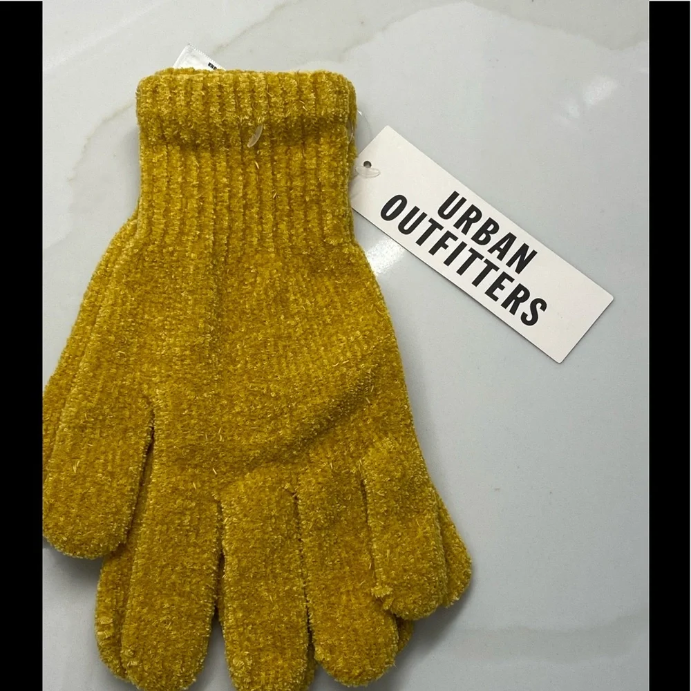URBAN OUTFITTERS CHENILLE GLOVES NEW